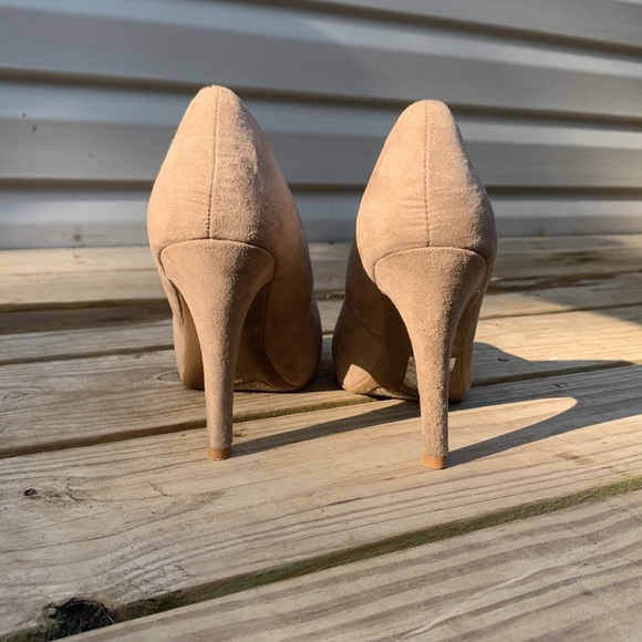 Beige suede high heels - Picture 3 of 3